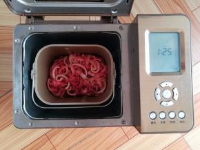 百香果皮放入面包机，启动年糕程序