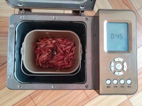 面包机加热到45分钟的时候开始翻炒百香果皮