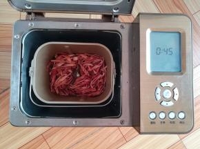 面包机加热到45分钟的时候开始翻炒百香果皮