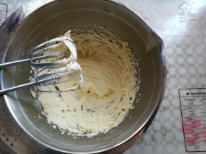 黄油打发到顺滑的状态