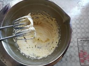 黄油打发到顺滑的状态