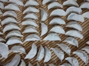 全部包好就开始烧开水