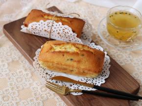 蛋糕刷完糖水后放到手摸起来有余温，用保鲜袋装起来放冰箱冷藏