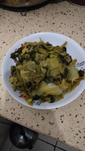 酸菜事先用水浸泡过