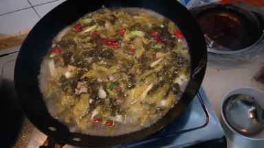 加入适量水烧开