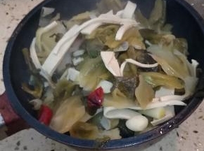 所有菜品烧开后捞出