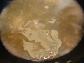 一定不能一次放入，这样鱼片会碎