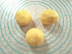 把面团分成3等份