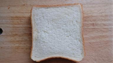 2片吐司合起来放在模具上