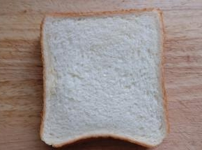 2片吐司合起来放在模具上