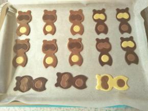 组装上浣熊的小脸与小圆肚皮，三种颜色可互相调换装上