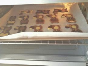 放进预热好的烤箱 ，160度烤18-20分钟