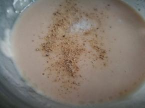 加入盐胡椒粉 拌匀