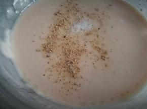 加入盐胡椒粉 拌匀