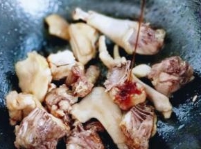加入生抽。