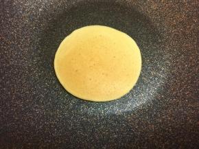 继续煎20秒左右，两面金黄，就可以起锅了。