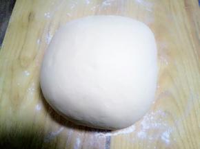 放上面团揉均匀