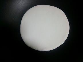 开中小火，放入面饼