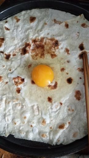 上面打一只鸡蛋