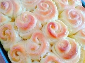 放入提前预热的烤箱180度上下火，中下层烤20分钟