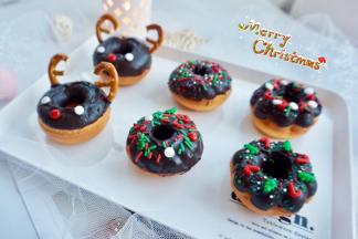 别的节日，可以用不同的糖珠装饰，比如情人节就可以用爱心的，小花的。