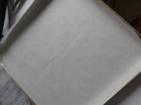 金盘放一张油纸