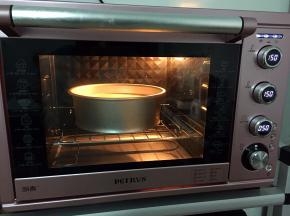 放入预热好的烤箱，上下火150度，下层50分钟