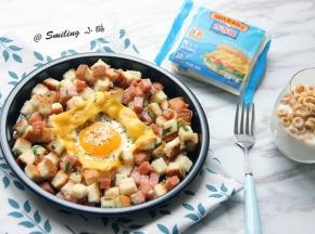 出烤箱以后，在鸡蛋上撒一点欧芹碎装饰一下，哟，美味营养的brunch大功告成啦～