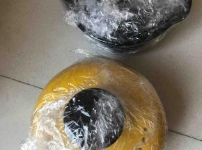 砂锅或者不锈钢碗盖上盖子，用保鲜膜封3层，以防有水进去，记住，柠檬膏全程都是无水的