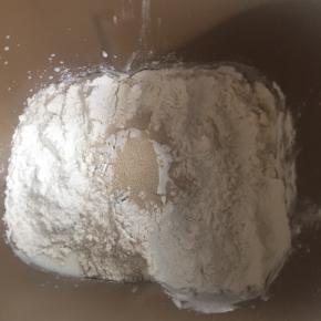 把所以主材料放入面包机中，启动imix程序30分钟