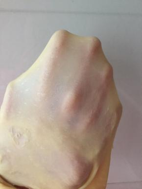 揉至扩展阶段，可以拉手套膜的样子