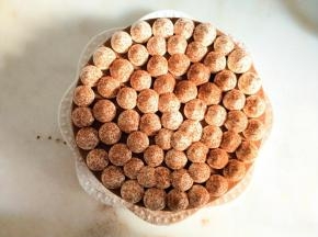 表面筛上可可粉即可。