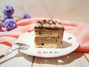 巧克力慕斯蛋糕。