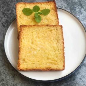 一口气可以吃完一整个吐司的量