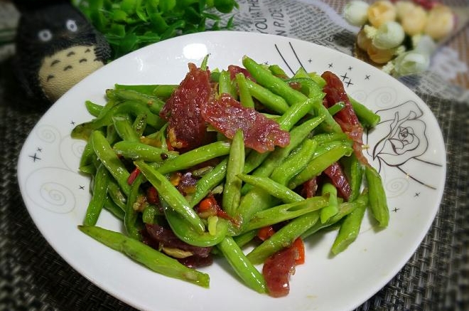 腊肠炒豆角