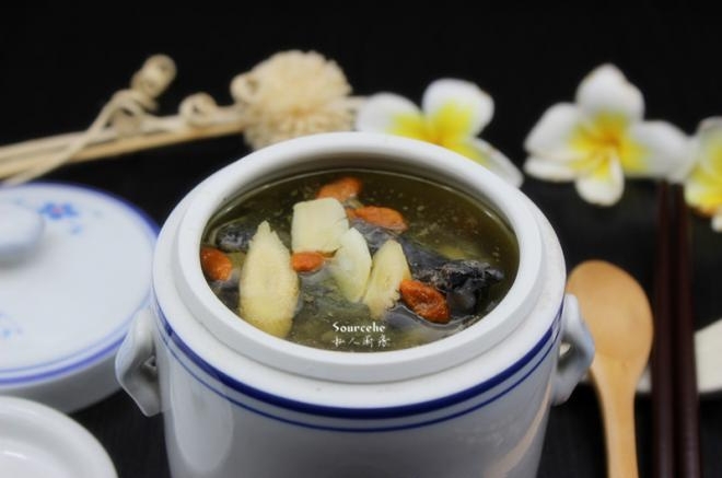 乌鸡炖汤