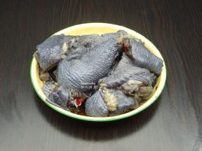 乌鸡洗净切块大块;