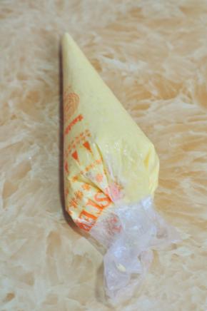 装入裱花袋中。