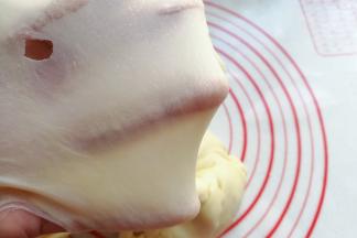 一般的面包揉至这种完全扩展阶段后即可以咯；