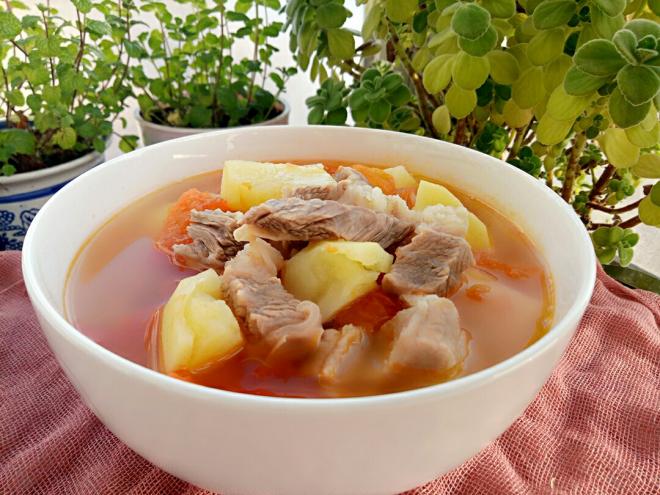 牛肉柿子炖土豆