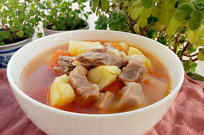 牛肉柿子炖土豆