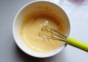 搅拌至无颗粒呈顺滑状态；