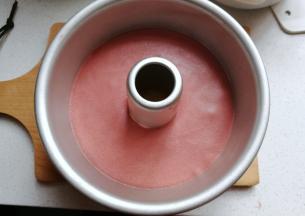 再将模具放回烤箱烤约90秒，表面呈凝固状态后取出；