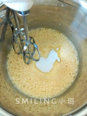 打发途中细砂糖分三次加入