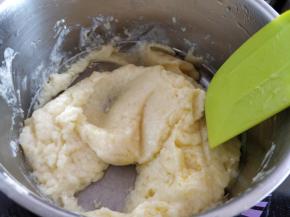 快速碾拌均匀。