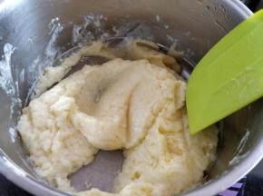 快速碾拌均匀。