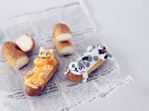 装入剪口裱花袋，在泡芙尾部戳个洞，将花嘴深入泡芙内，挤满泡芙即可。