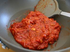 10.盖上锅盖煮，一直到呈现这样浓稠状态就可以了。