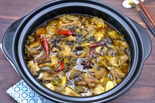 酸菜砂锅炖羊排