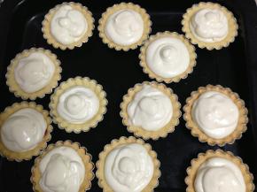 放入冰箱冷冻层冷冻两小时以上，注意是冷冻是冷藏